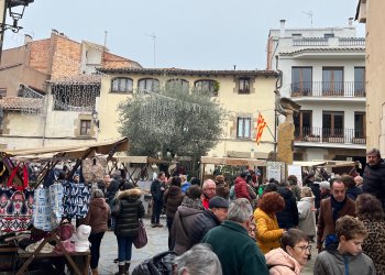 FOTOS i ÀUDIO. Centenars de persones visiten la Fira de Santa Llúcia, tot i el fred