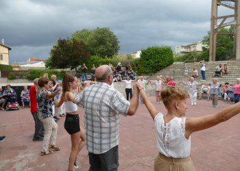 FOTOS. Sardanes-berenar amb la Cobla Lluïsos