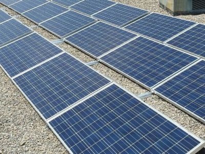 Quarta instal·lació municipal d’autoconsum fotovoltaic a la teulada de la nova pista del Pavelló