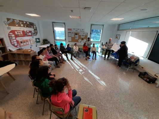 La cooperativa +65 visita l’Escola Farigola de Seva en el marc d'un programa d'emprenedoria