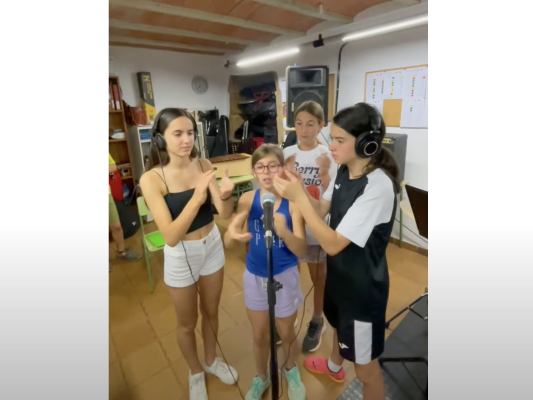 VÍDEO. El combo de l'Escola de Música interpreta 'La noble vila de Su', d'El Pony Pisador