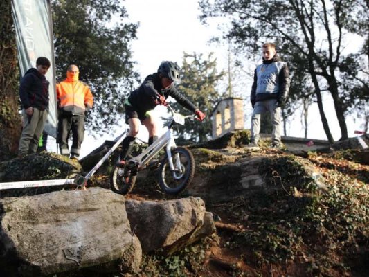 Més de 120 trialers obren la 26a Copa Osona a Taradell