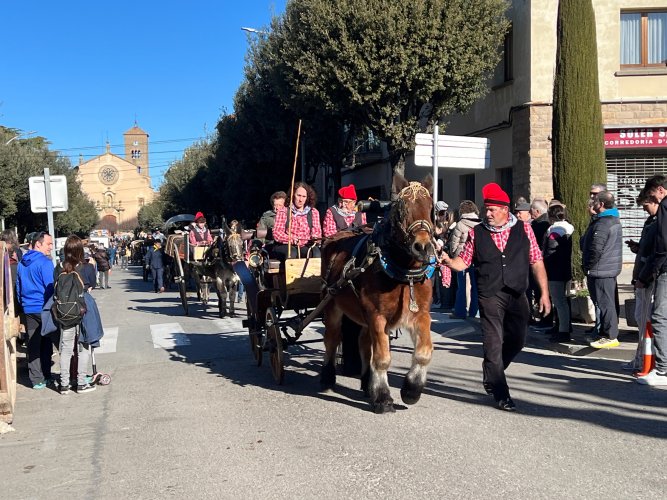 GALERIA DE FOTOS. Taradell llueix el seu patrimoni en un passant dels Tres Tombs reinventat