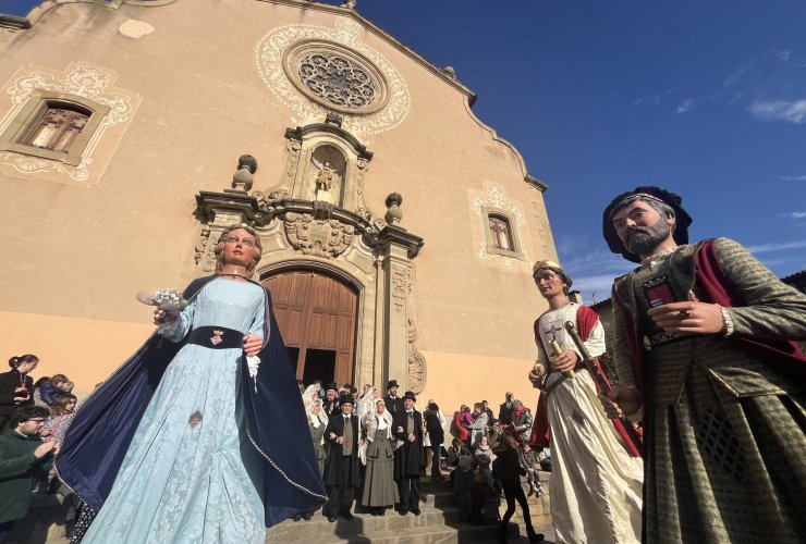 FOTOS. Festa major d'hivern participativa amb un seguit Ball del Ciri