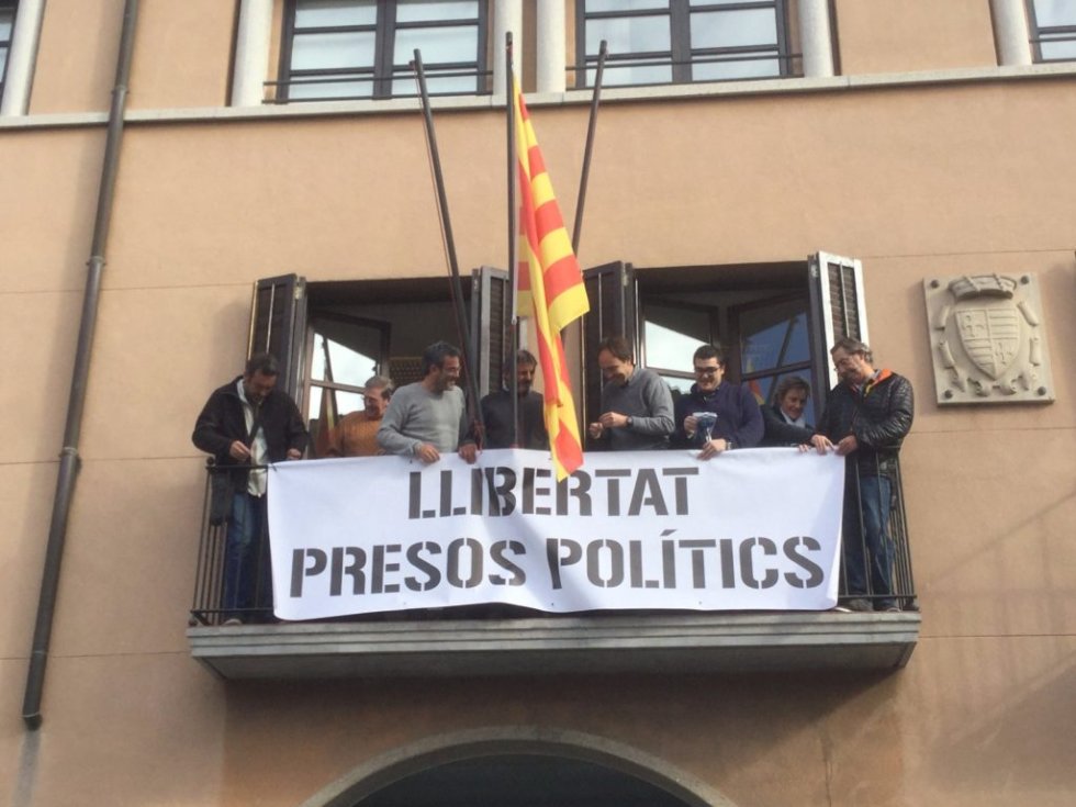 pancarta-presos-polítics-2-1024x768.jpeg